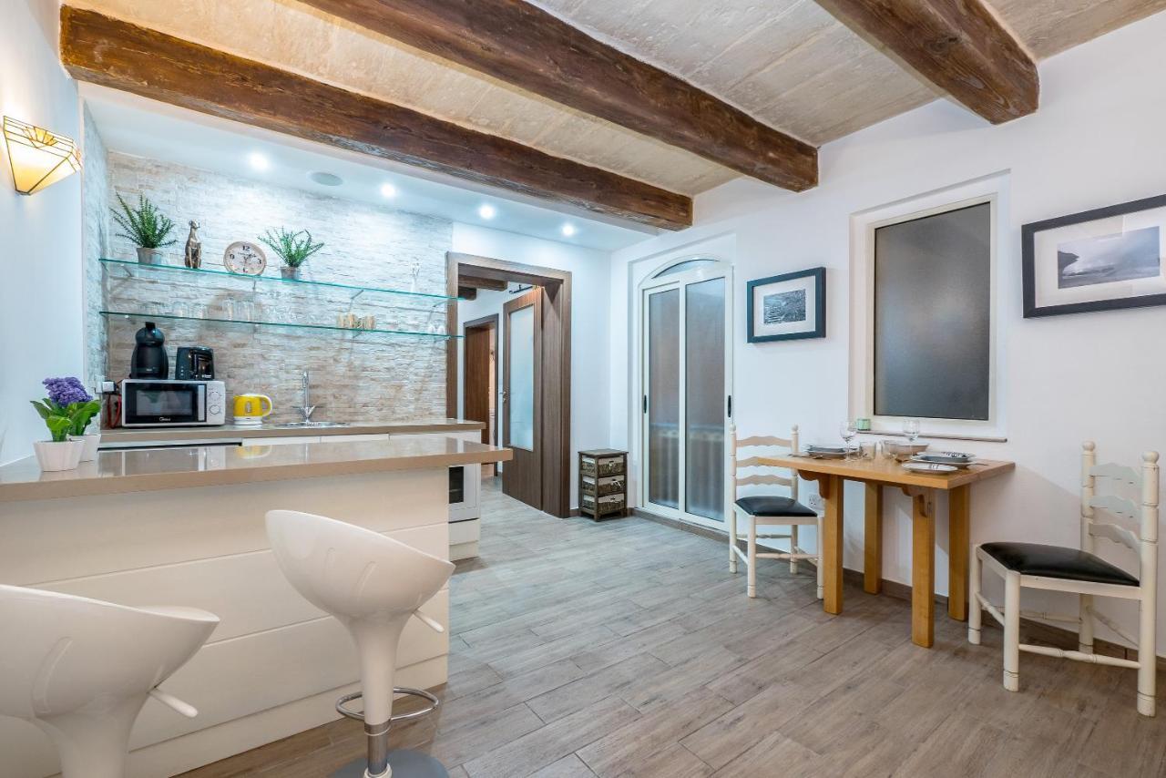Valletta Main Street Apartment Deluxe Экстерьер фото