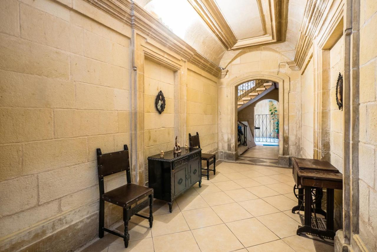 Valletta Main Street Apartment Deluxe Экстерьер фото